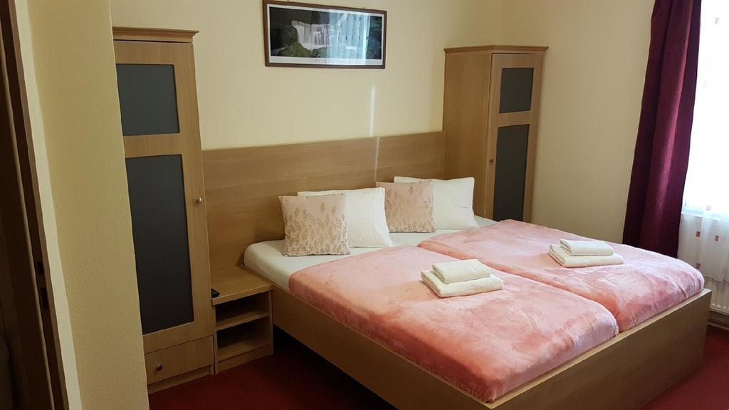 Pension Kiwi Микулов Экстерьер фото